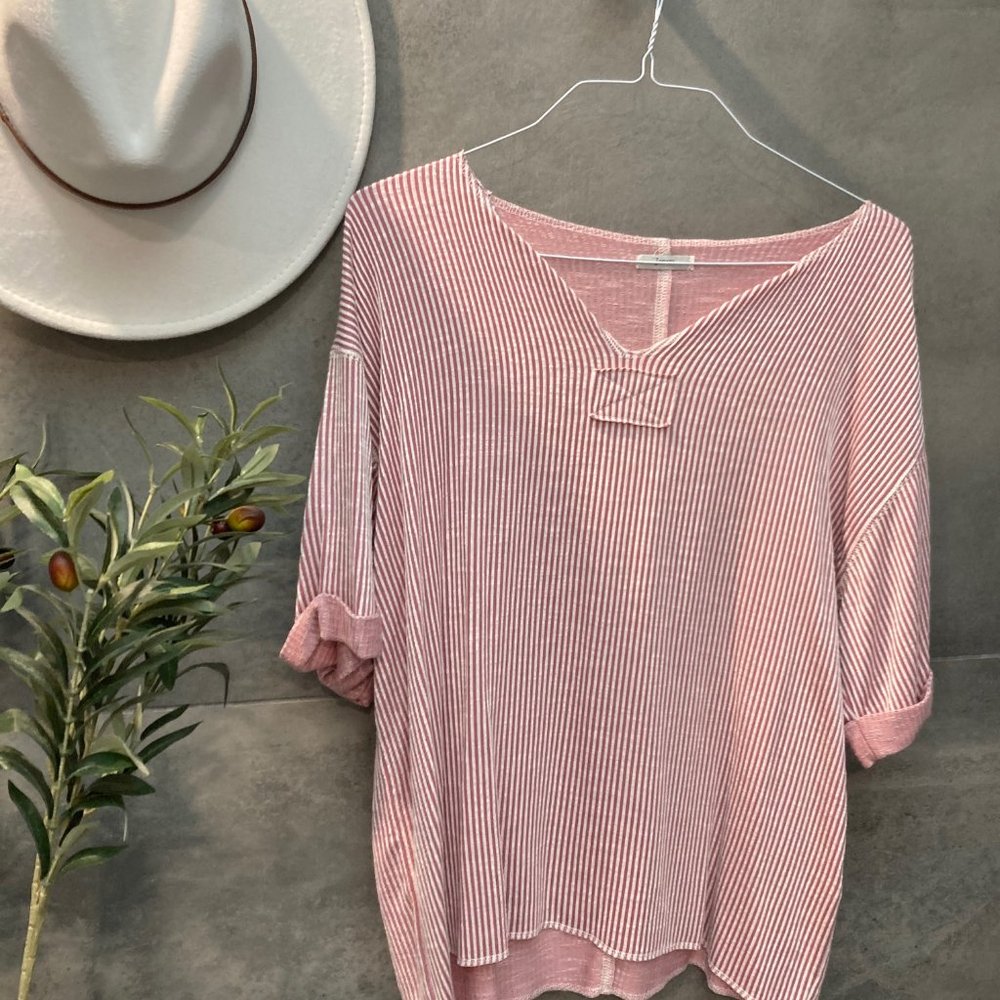 Jodifl size medium. Short sleeve top